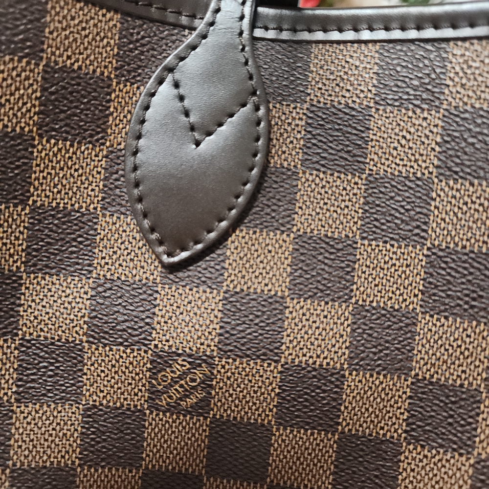 LIKE NEW Louis Vuitton GM Neverfull Large Tote Bag - Picture 5 of 16